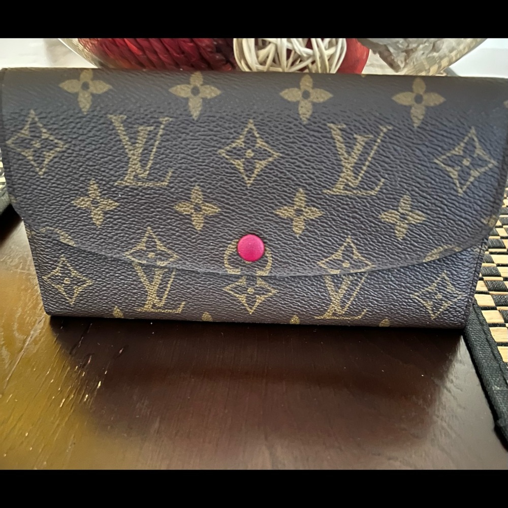 Selling Louis Vuitton Wallet EXCELLENT CONDITION!!!